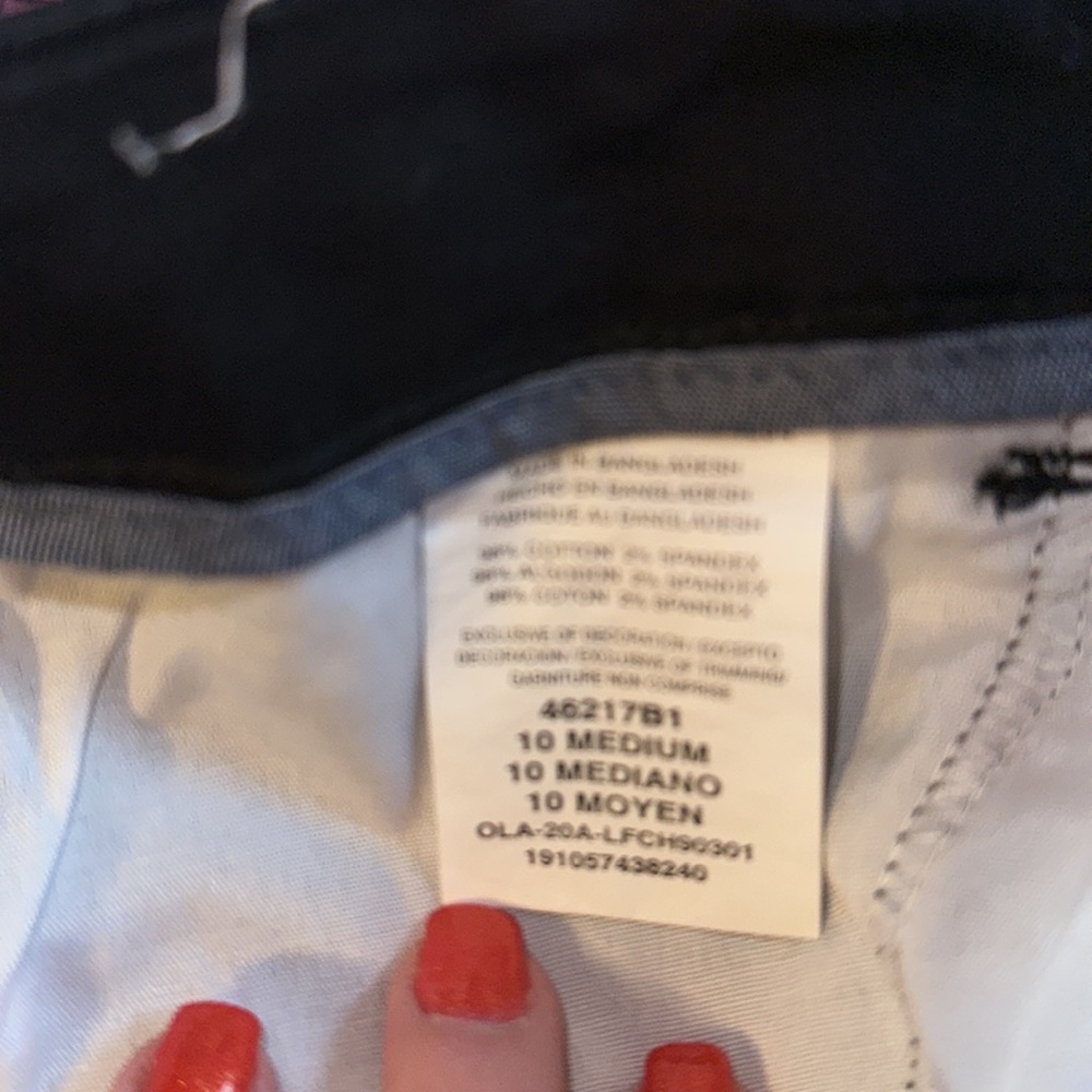 Lee Woman’s Size 10 Black Bermuda Shorts - Picture 4 of 4